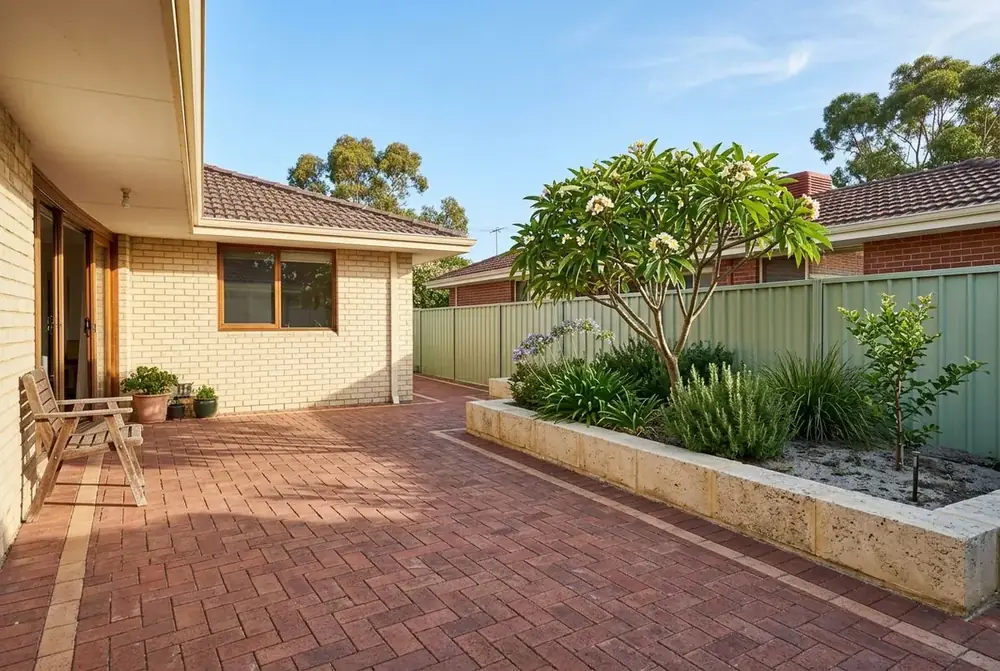 Basketweave paving courtyard in clay pavers, Perth by IBP Paving