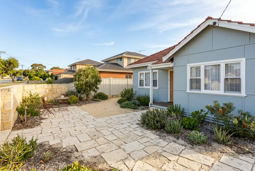 Limestone alfresco paving at a coastal cottage in Watermans Bay, Perth
